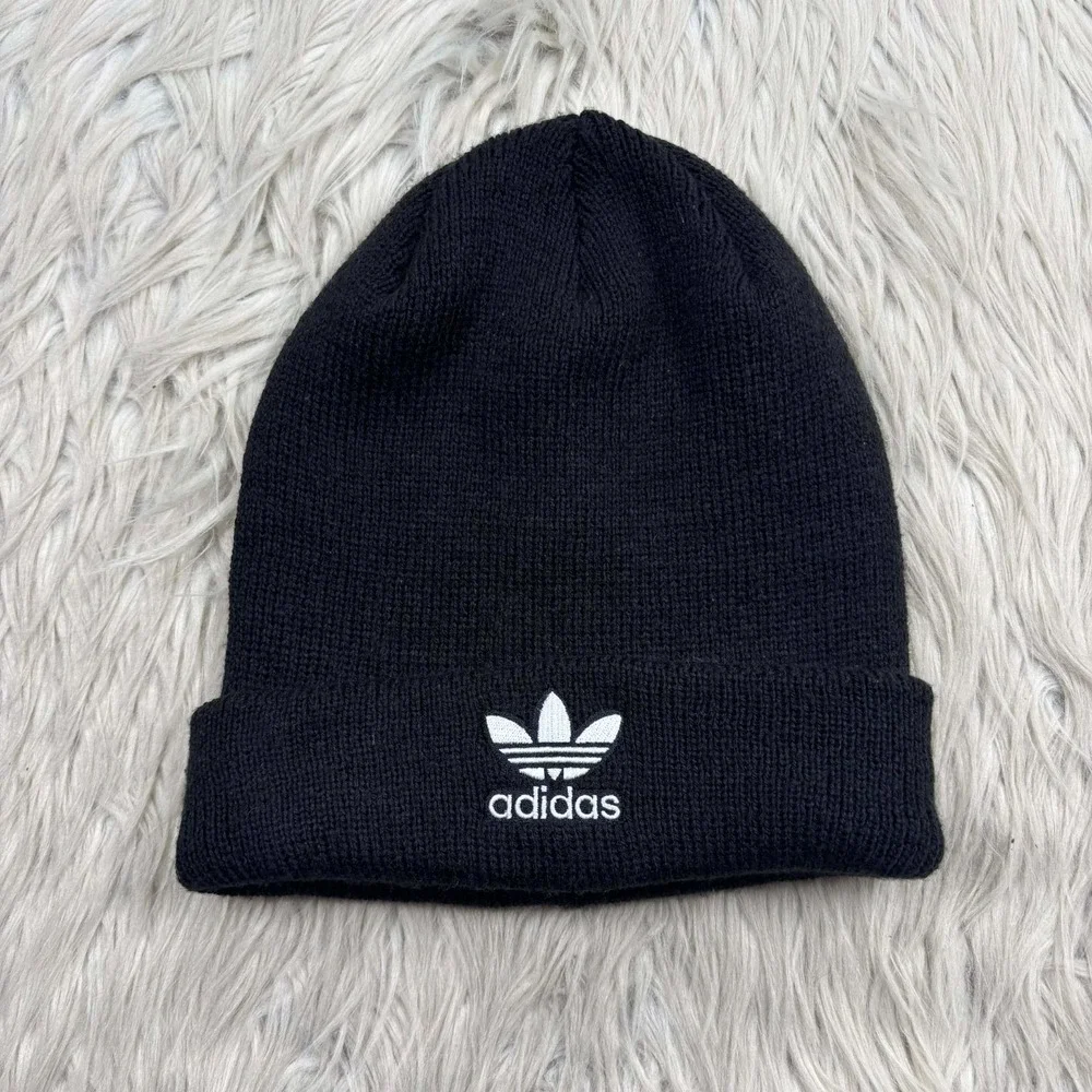 Adidas Men's OS Black Classic Knit Beanie Hat Embroidered Logo